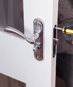 установка замка